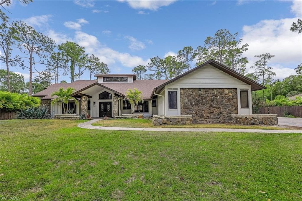 5752 Bur Oaks Ln, Naples, FL 34119-3