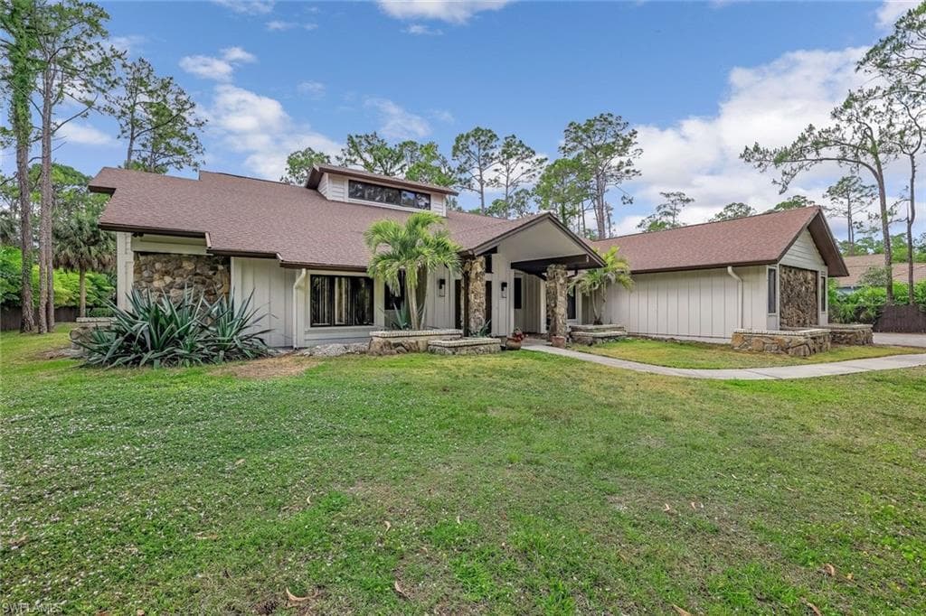 5752 Bur Oaks Ln, Naples, FL 34119-4