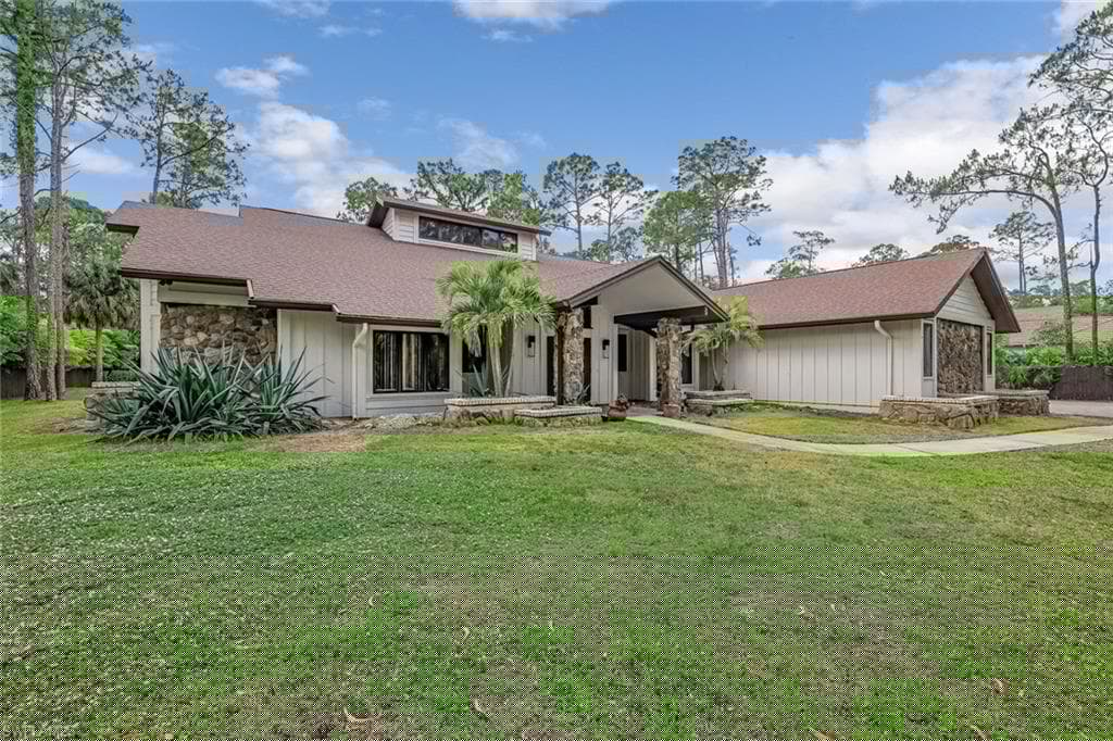 5752 Bur Oaks Ln, Naples, FL 34119-4