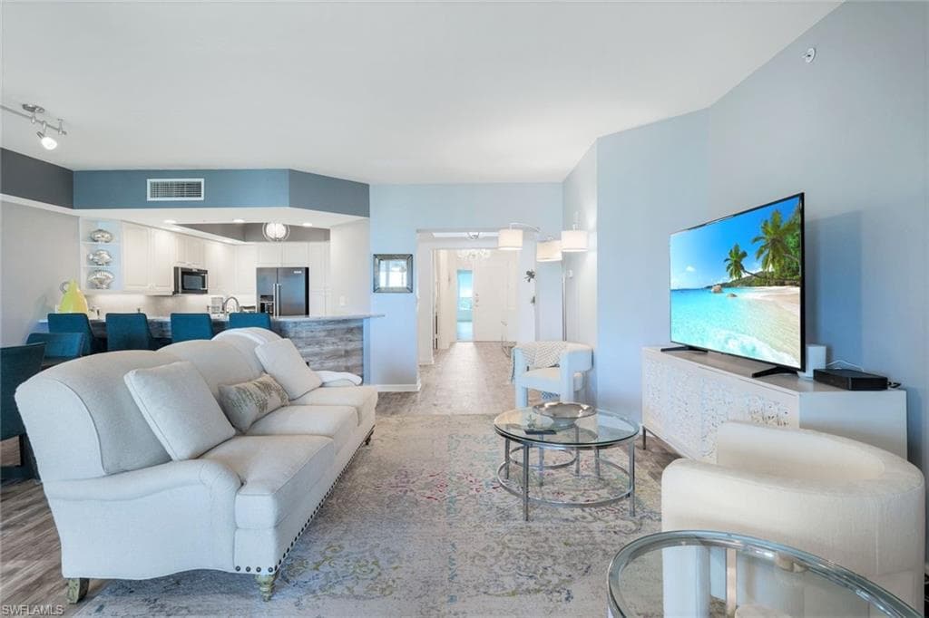 315 Dunes Blvd 604, Naples, FL 34110-11