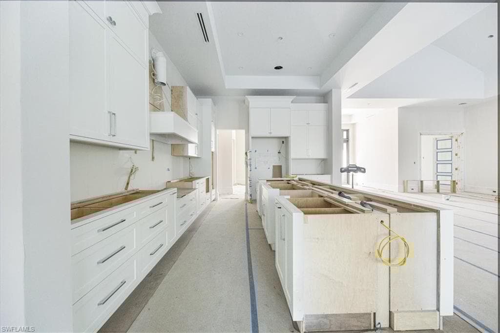 375 Bow Line Dr, Naples, FL 34103-9