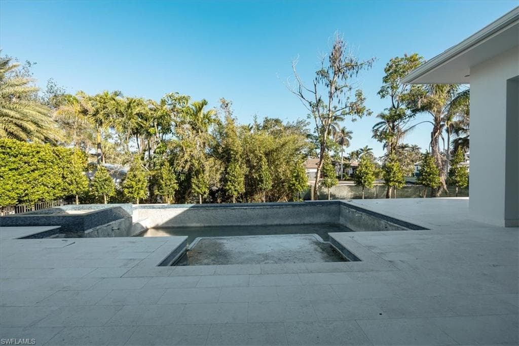 375 Bow Line Dr, Naples, FL 34103-25