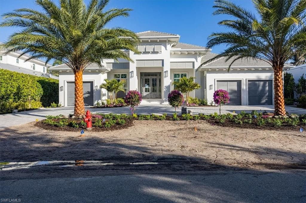 375 Bow Line Dr, Naples, FL 34103-2