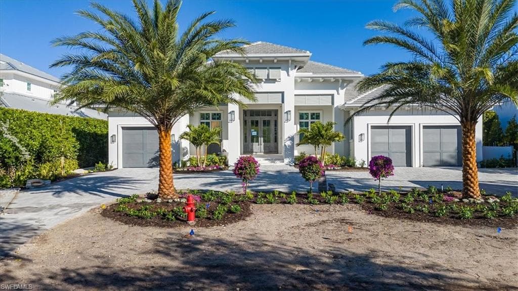 375 Bow Line Dr, Naples, FL 34103-3