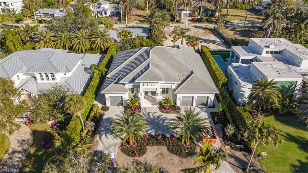375 Bow Line Dr, Naples, FL 34103-4
