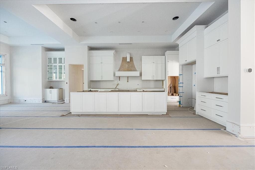 375 Bow Line Dr, Naples, FL 34103-8