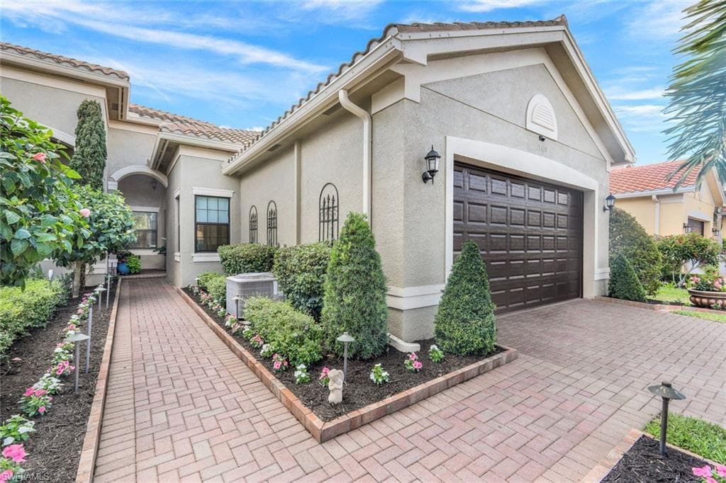 13339 Silktail Dr, Naples, FL 34109-30