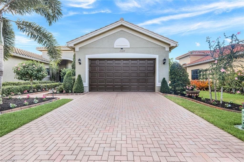 13339 Silktail Dr, Naples, FL 34109-31