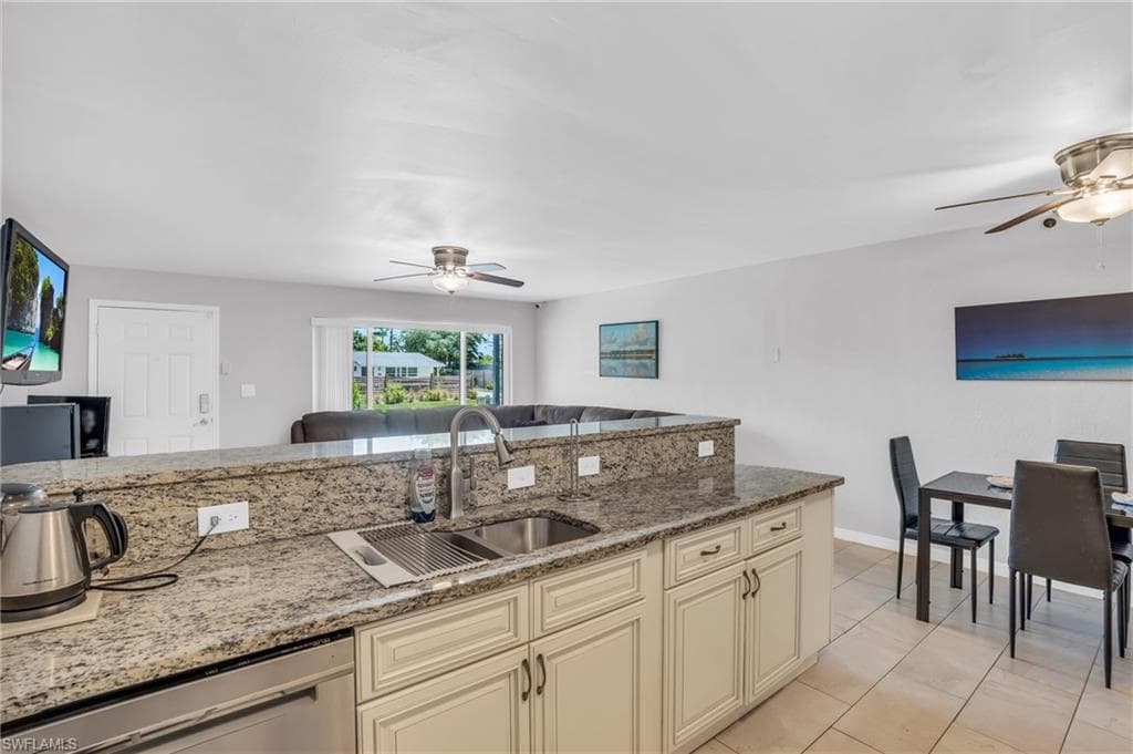 883 Coconut Cir E, Naples, FL 34104-10