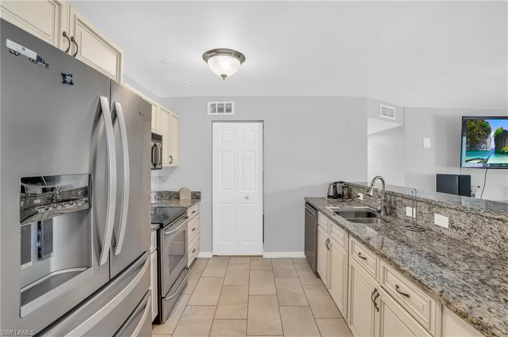 883 Coconut Cir E, Naples, FL 34104-11