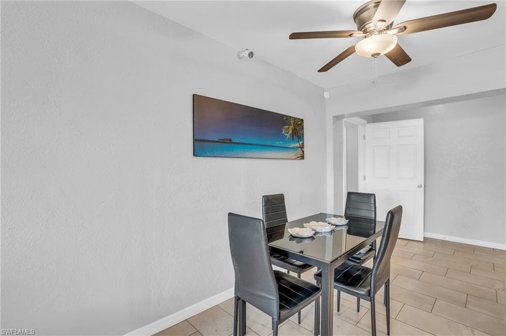 883 Coconut Cir E, Naples, FL 34104-12