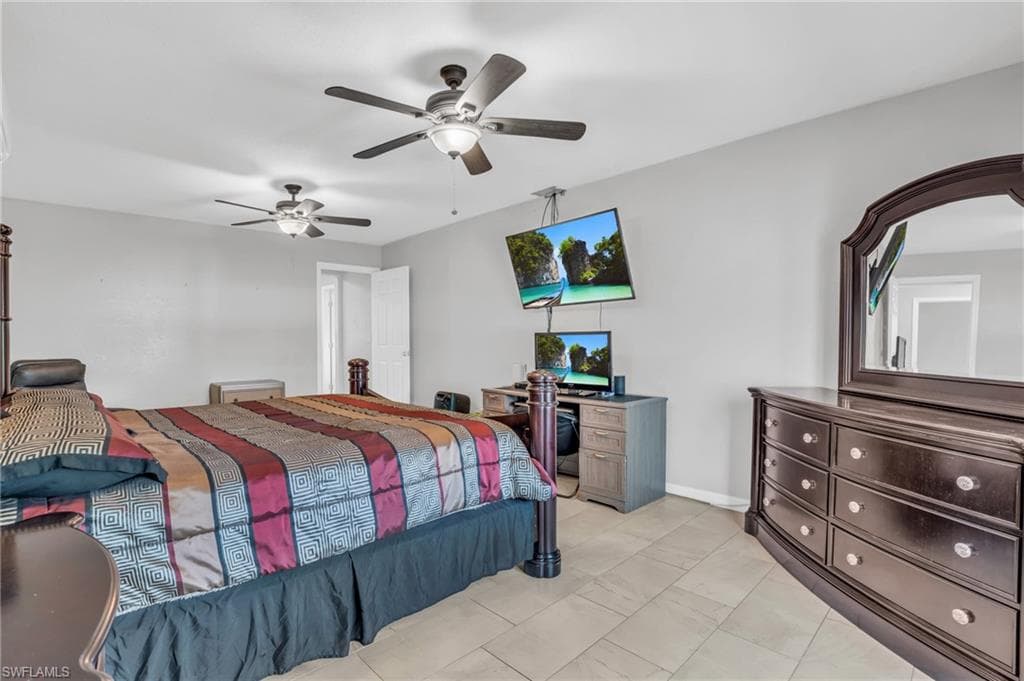883 Coconut Cir E, Naples, FL 34104-17