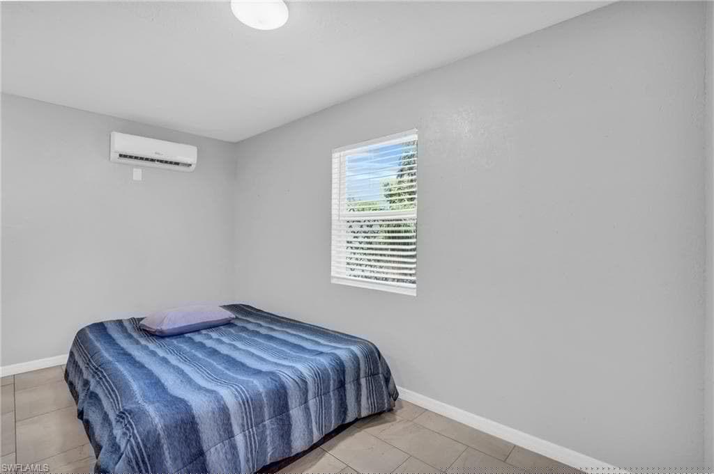883 Coconut Cir E, Naples, FL 34104-20