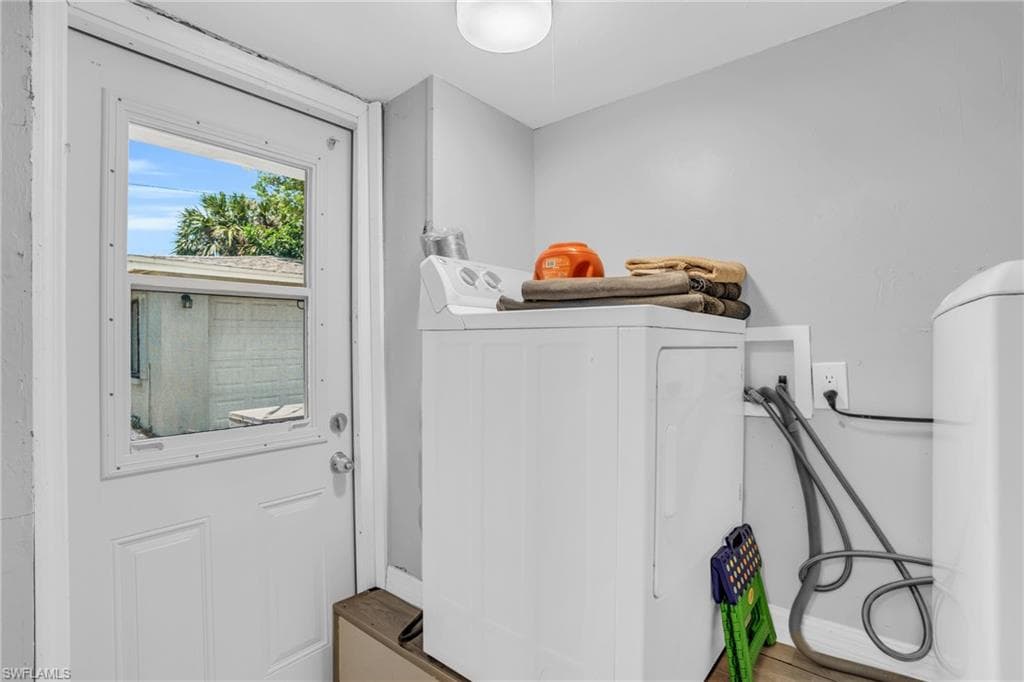 883 Coconut Cir E, Naples, FL 34104-29