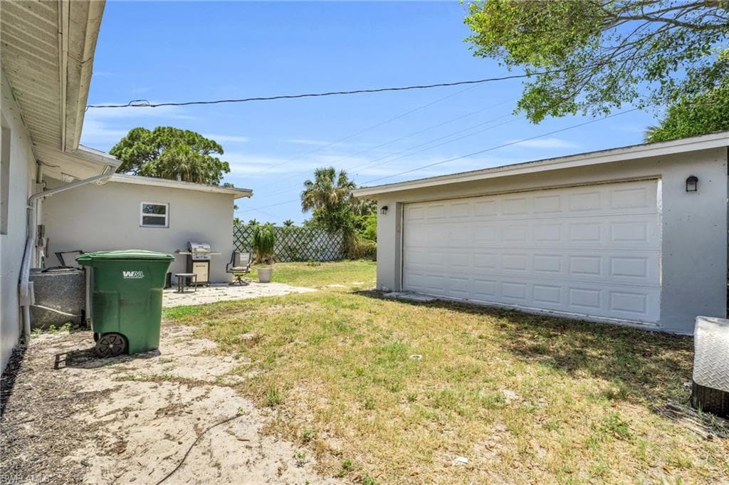 883 Coconut Cir E, Naples, FL 34104-32