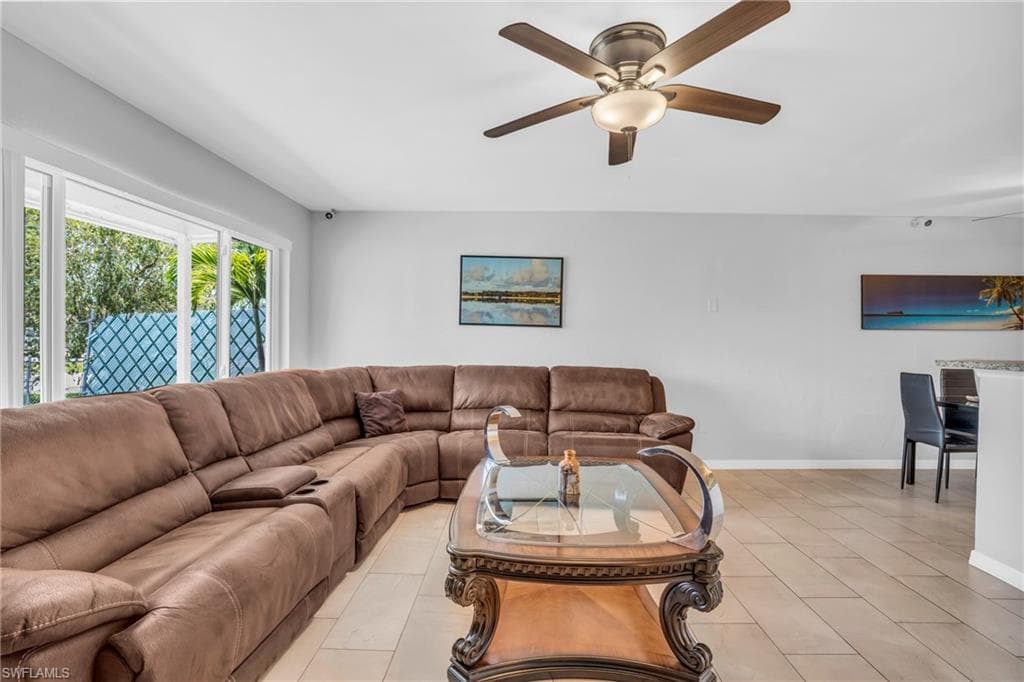 883 Coconut Cir E, Naples, FL 34104-4