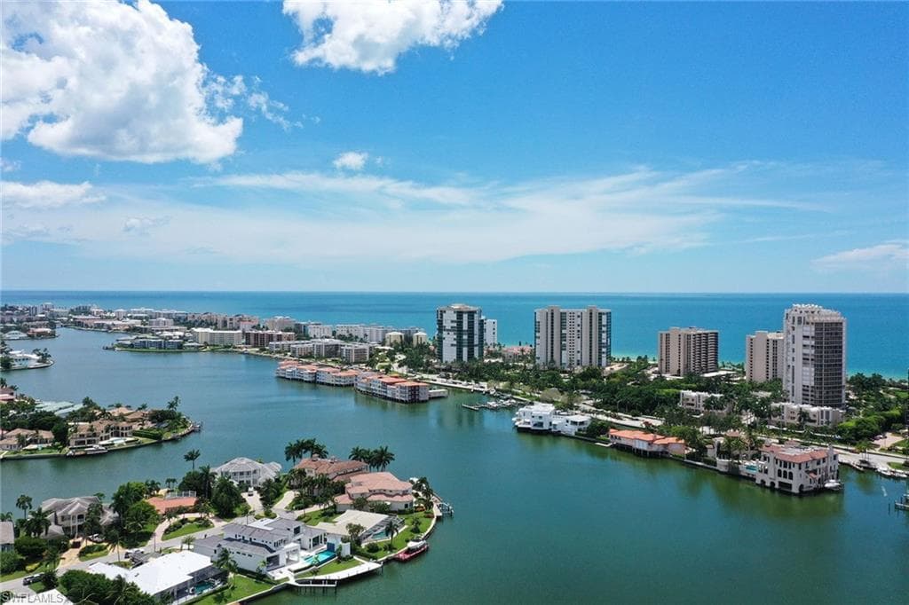 635 Parkview Ln, Naples, FL 34103-10