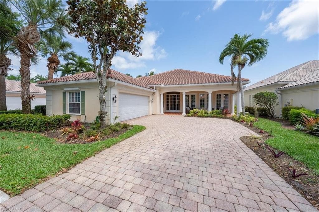 4772 Martinique Way, Naples, FL 34119-4