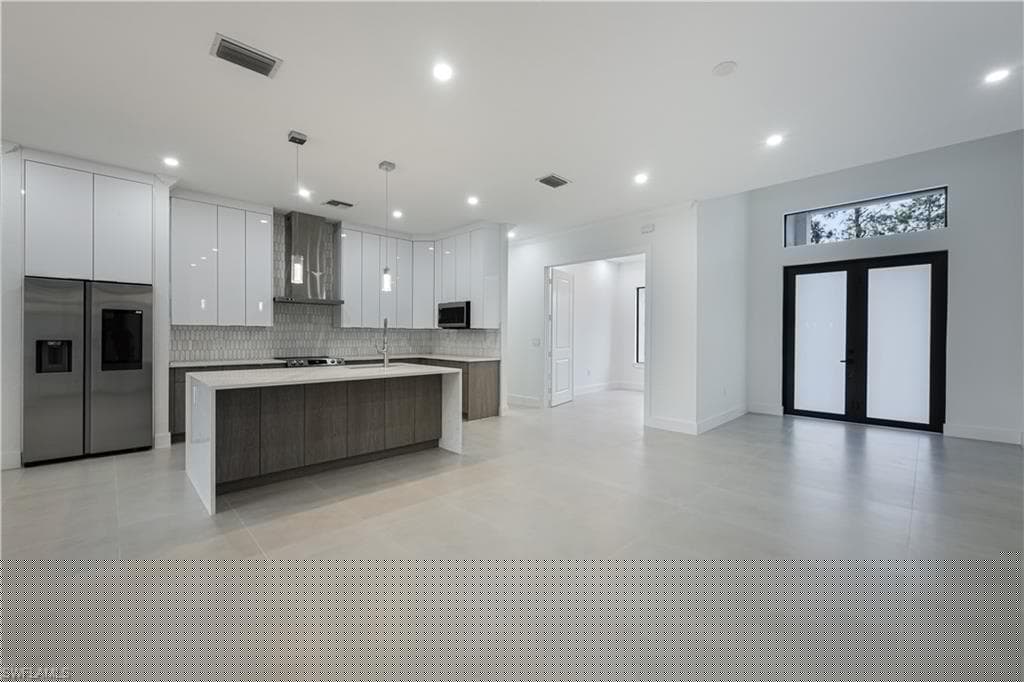 2806 Golden Gate Blvd W, Naples, FL 34120-10