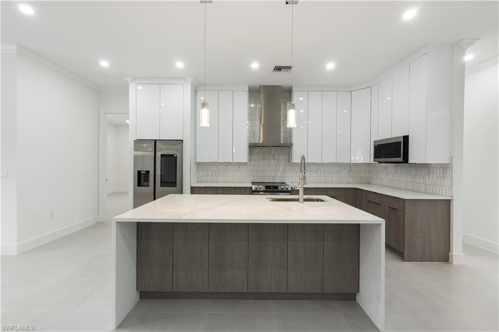 2806 Golden Gate Blvd W, Naples, FL 34120-11