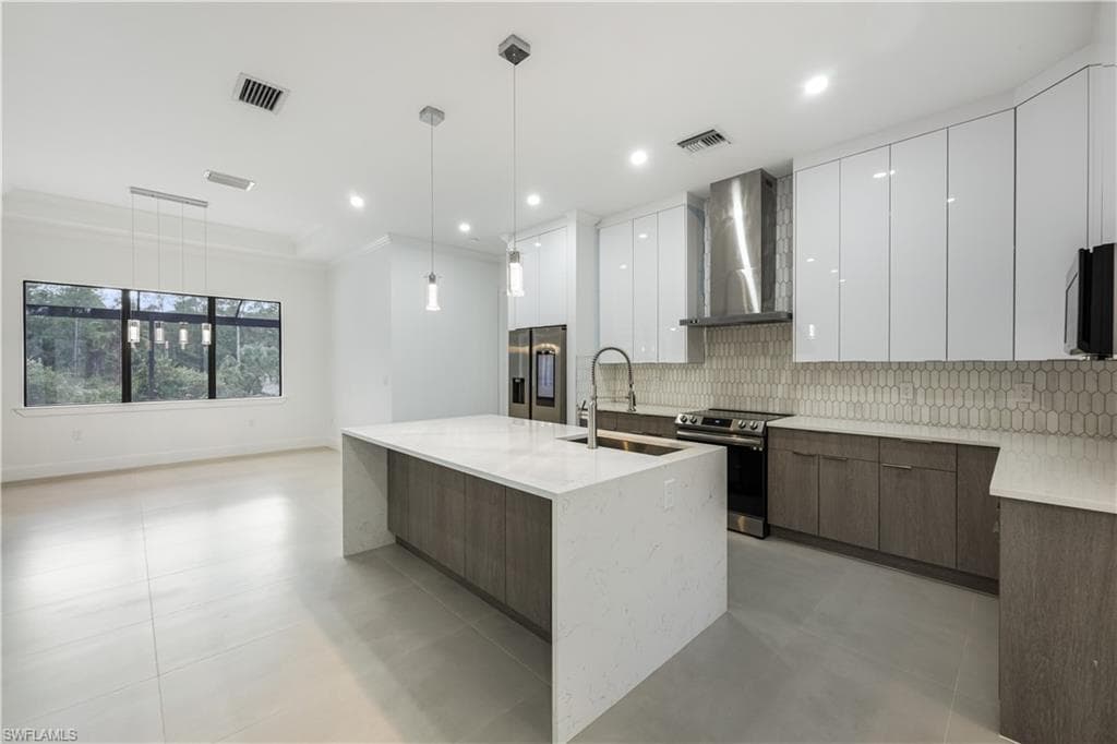 2806 Golden Gate Blvd W, Naples, FL 34120-12