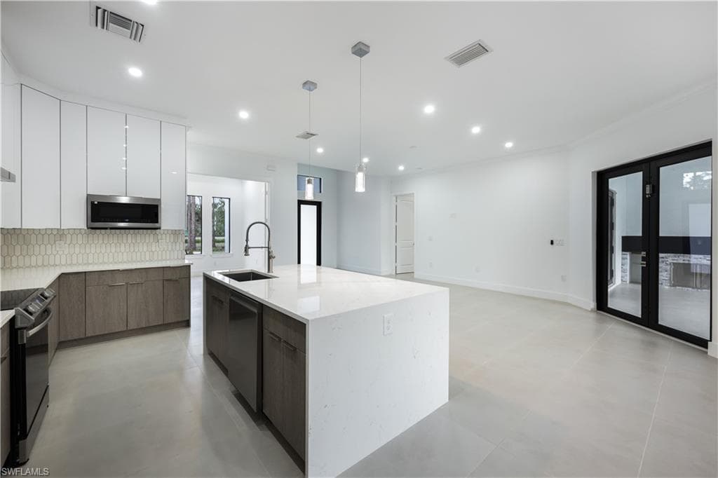 2806 Golden Gate Blvd W, Naples, FL 34120-14