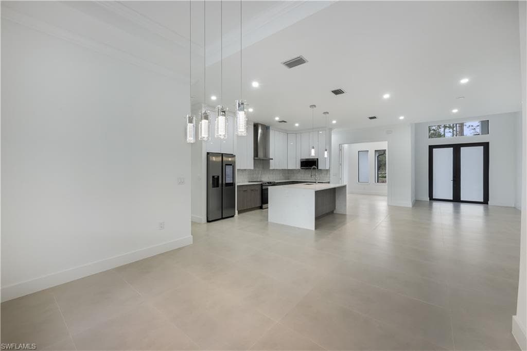 2806 Golden Gate Blvd W, Naples, FL 34120-16