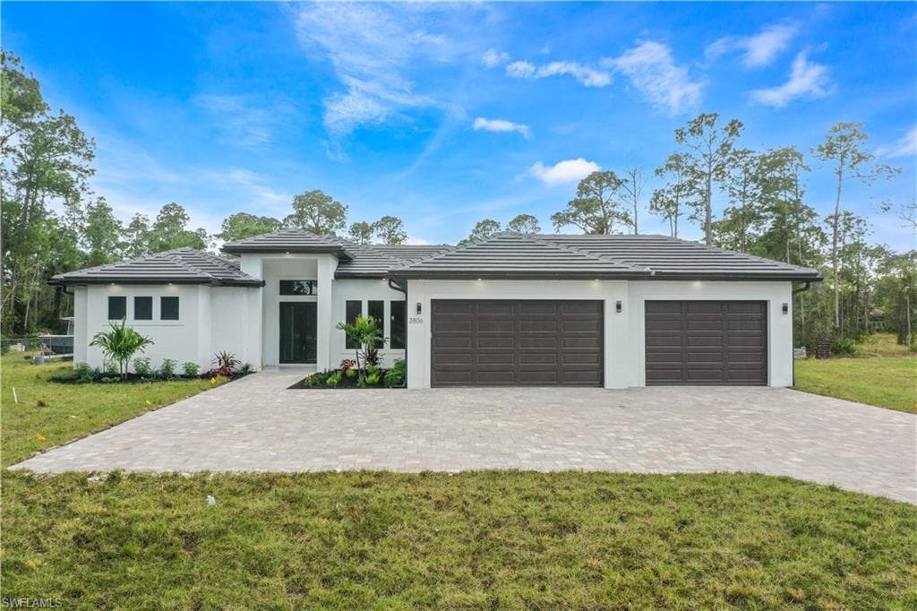 2806 Golden Gate Blvd W, Naples, FL 34120-1