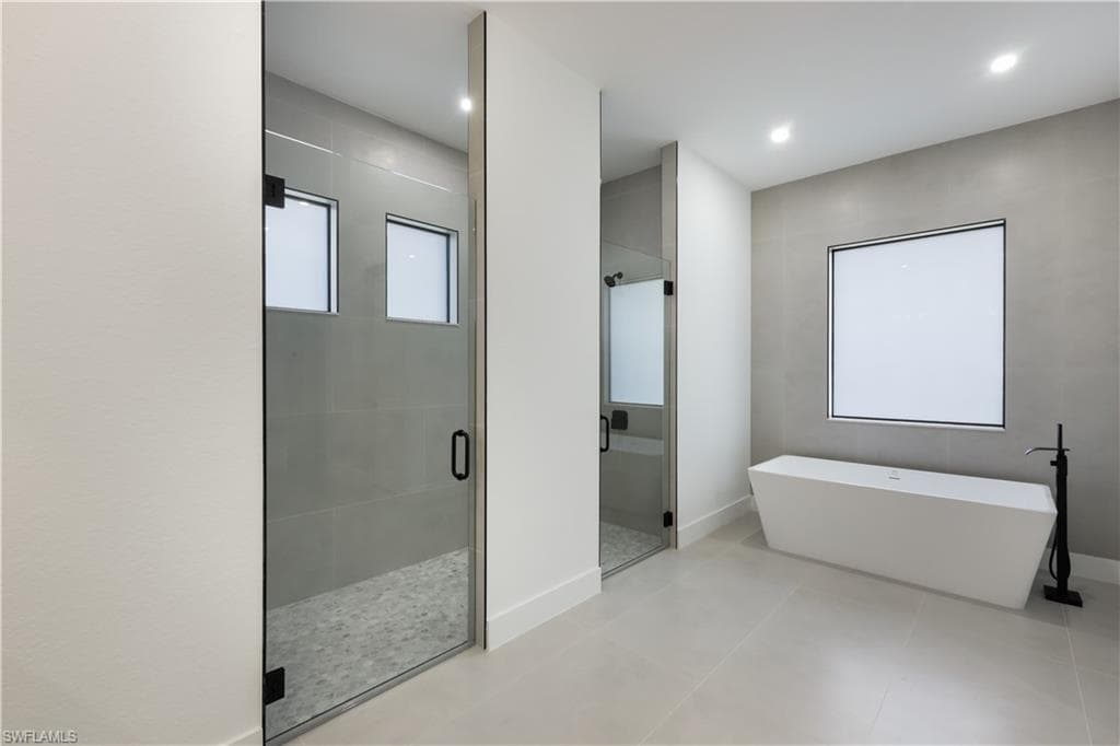 2806 Golden Gate Blvd W, Naples, FL 34120-21