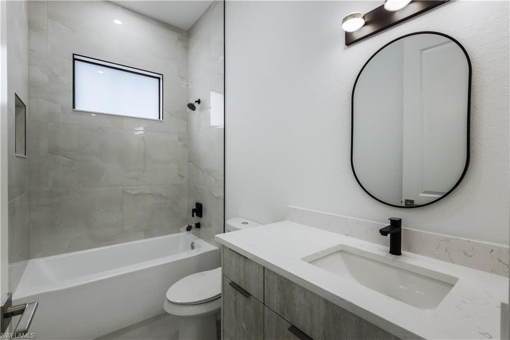 2806 Golden Gate Blvd W, Naples, FL 34120-24