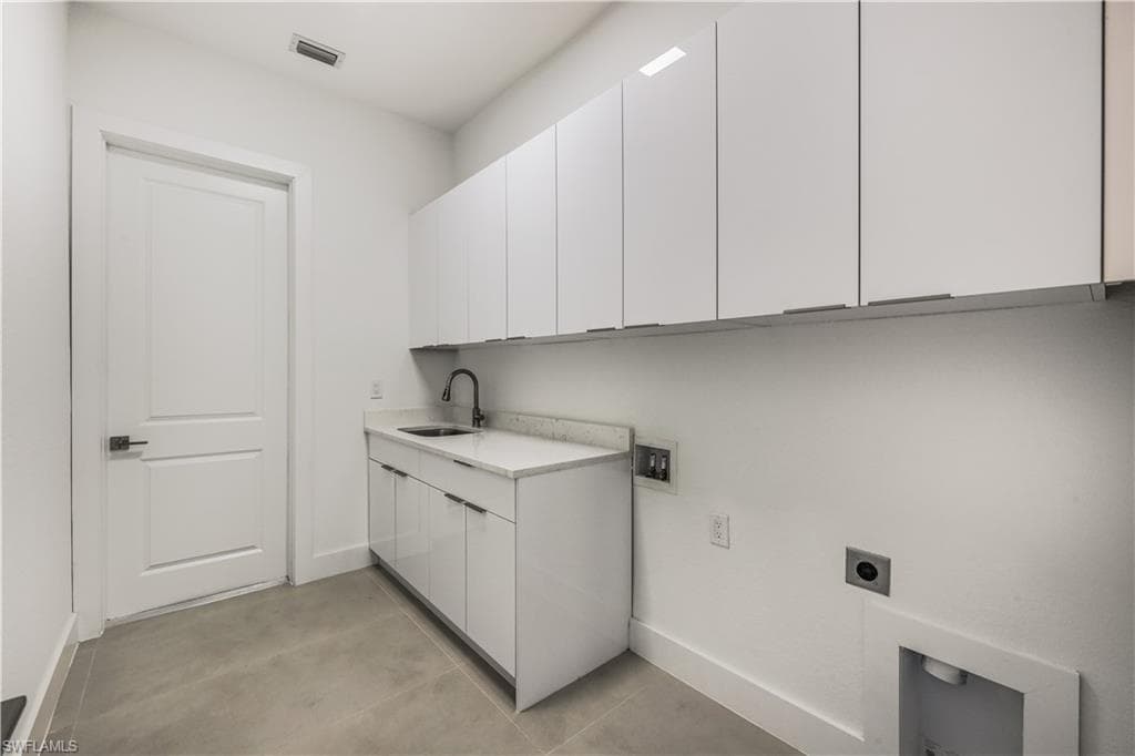 2806 Golden Gate Blvd W, Naples, FL 34120-29