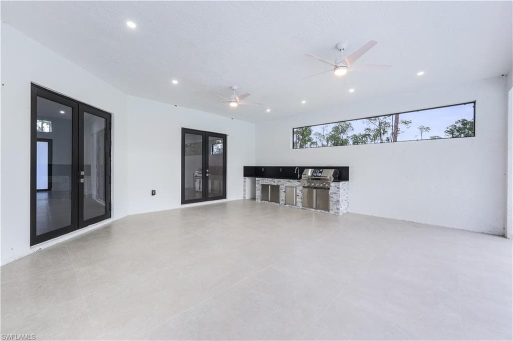 2806 Golden Gate Blvd W, Naples, FL 34120-32