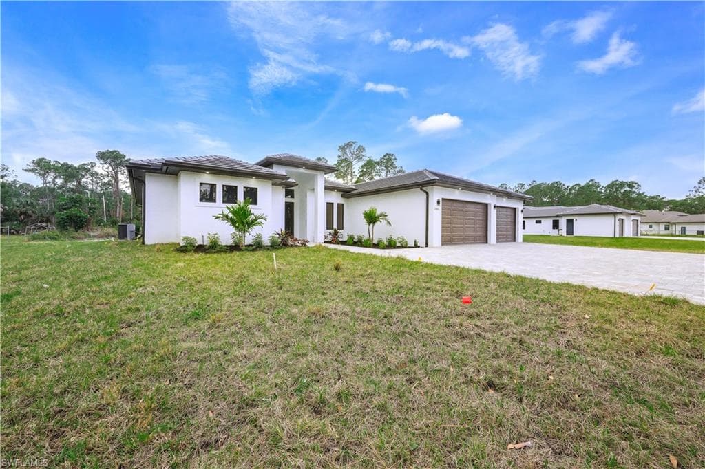 2806 Golden Gate Blvd W, Naples, FL 34120-7