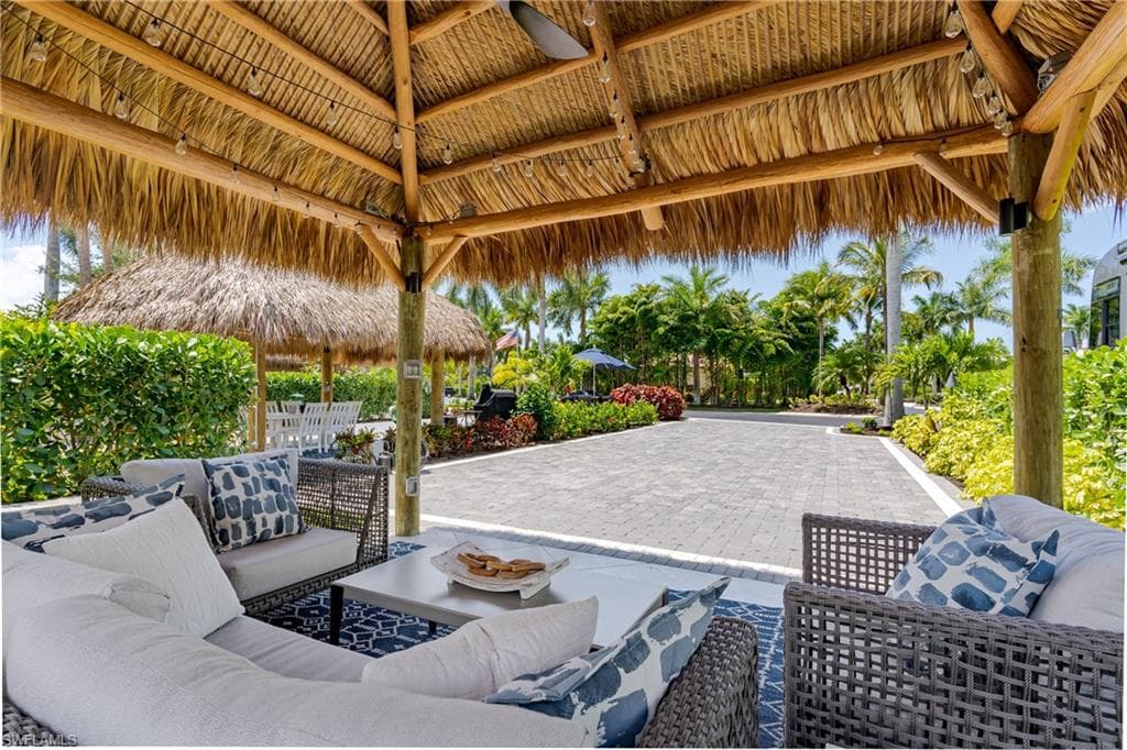 13619 Snook Cir, Naples, FL 34114-9
