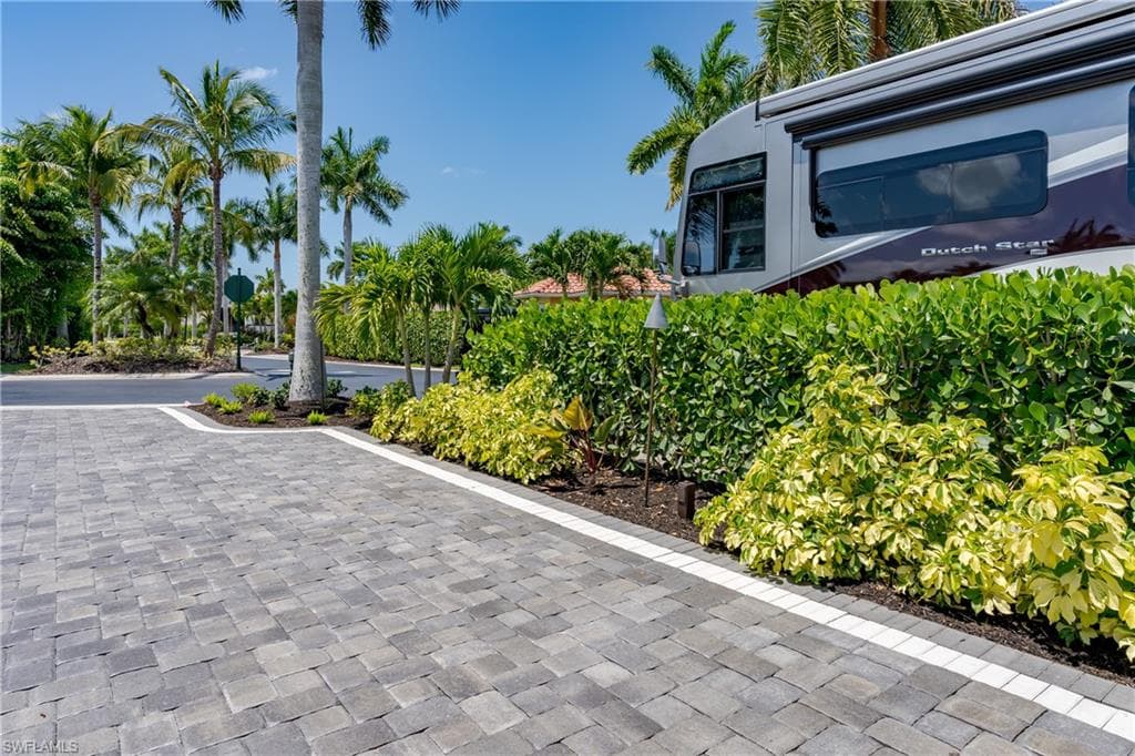 13619 Snook Cir, Naples, FL 34114-25