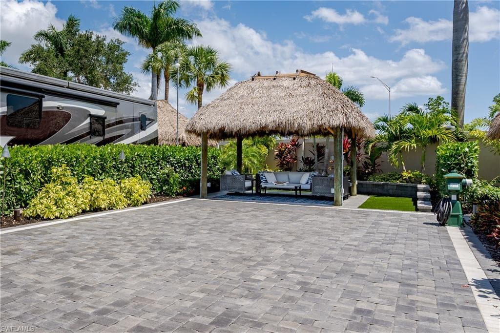 13619 Snook Cir, Naples, FL 34114-2