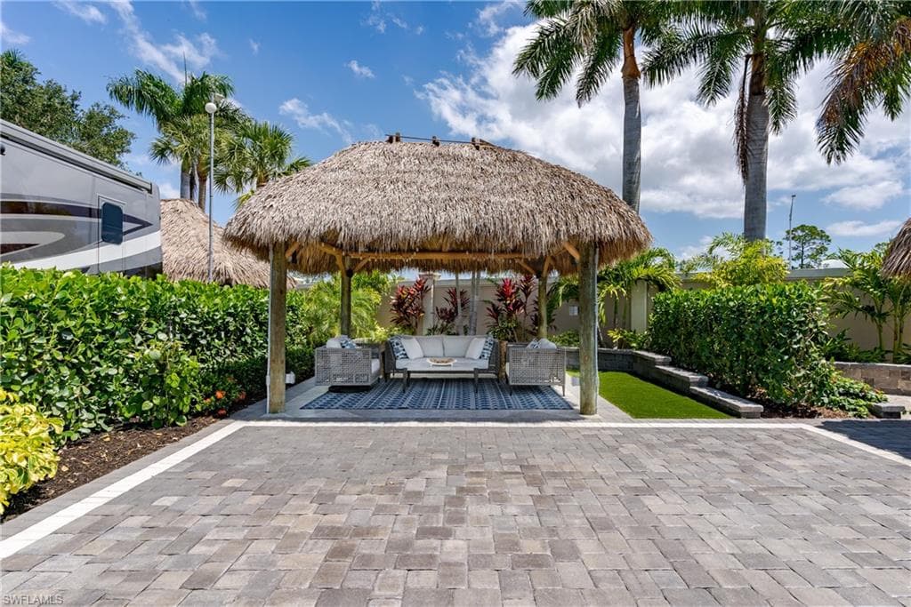 13619 Snook Cir, Naples, FL 34114-3