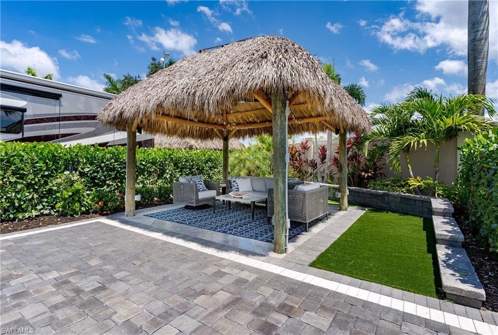 13619 Snook Cir, Naples, FL 34114-5