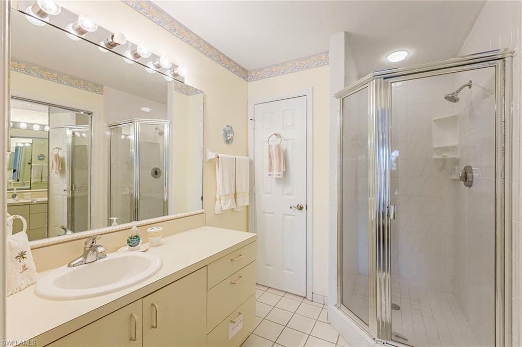 2420 Hidden Lake Dr 1006, Naples, FL 34112-18