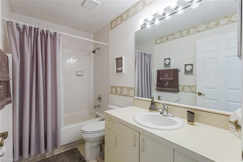 2420 Hidden Lake Dr 1006, Naples, FL 34112-20