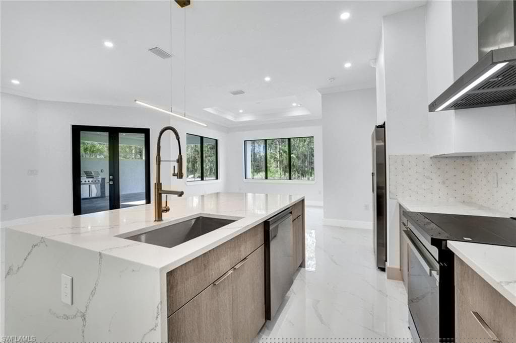 169 18th Ave NW, Naples, FL 34120-9