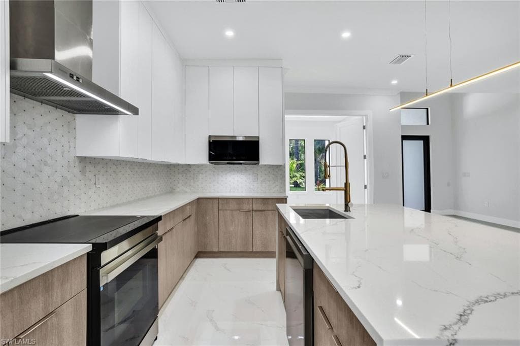 169 18th Ave NW, Naples, FL 34120-11