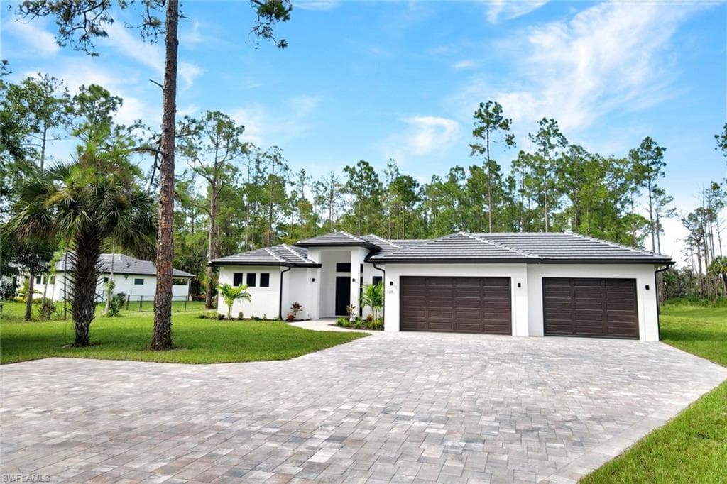 169 18th Ave NW, Naples, FL 34120-2