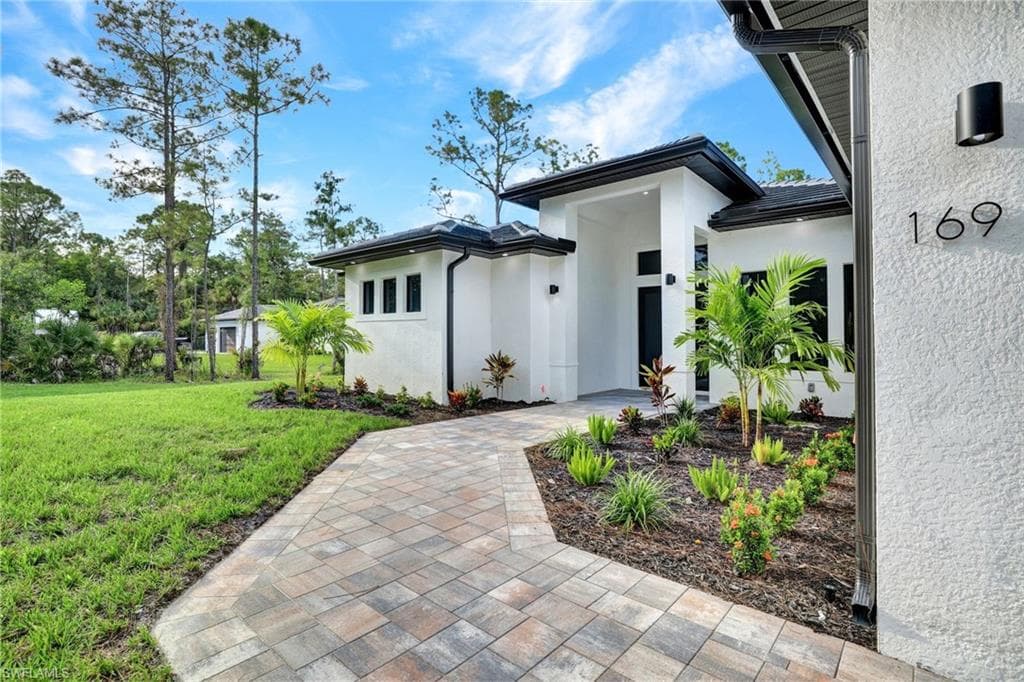 169 18th Ave NW, Naples, FL 34120-3