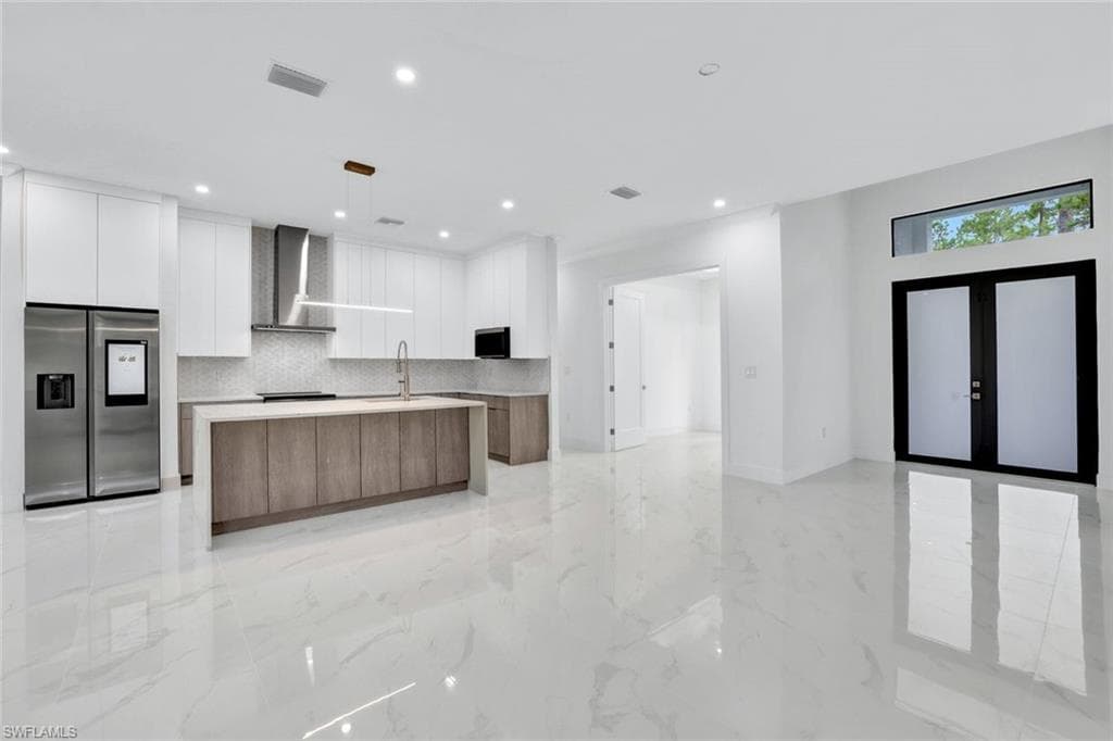 169 18th Ave NW, Naples, FL 34120-8