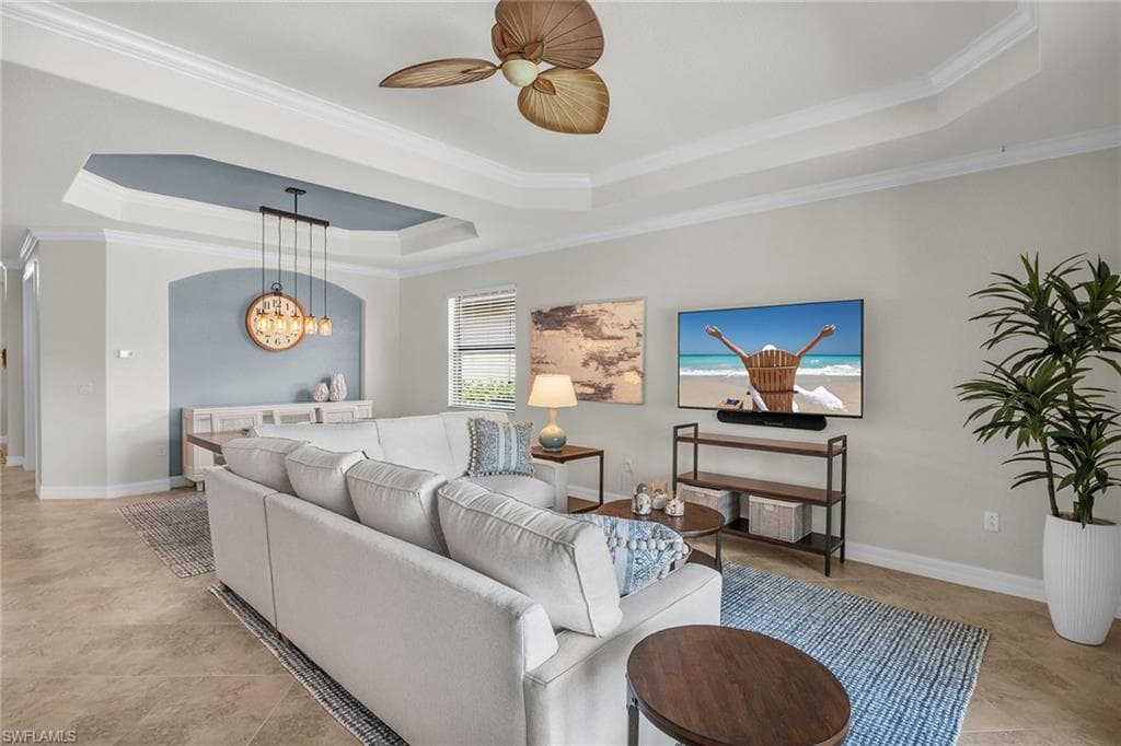 2938 Aviamar Cir, Naples, FL 34114-9