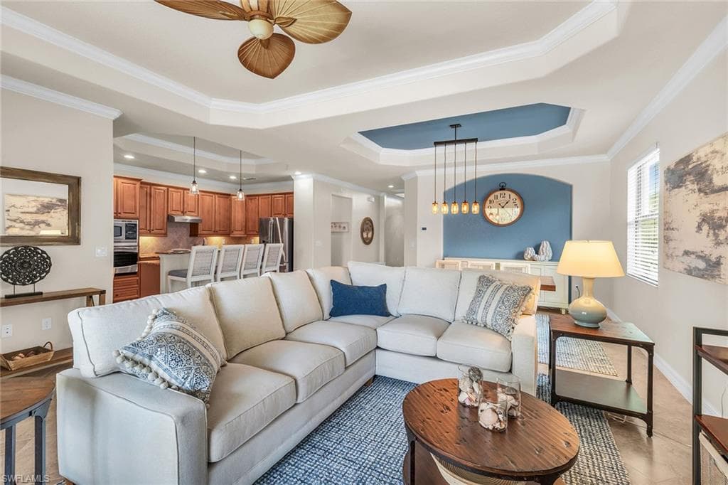 2938 Aviamar Cir, Naples, FL 34114-10