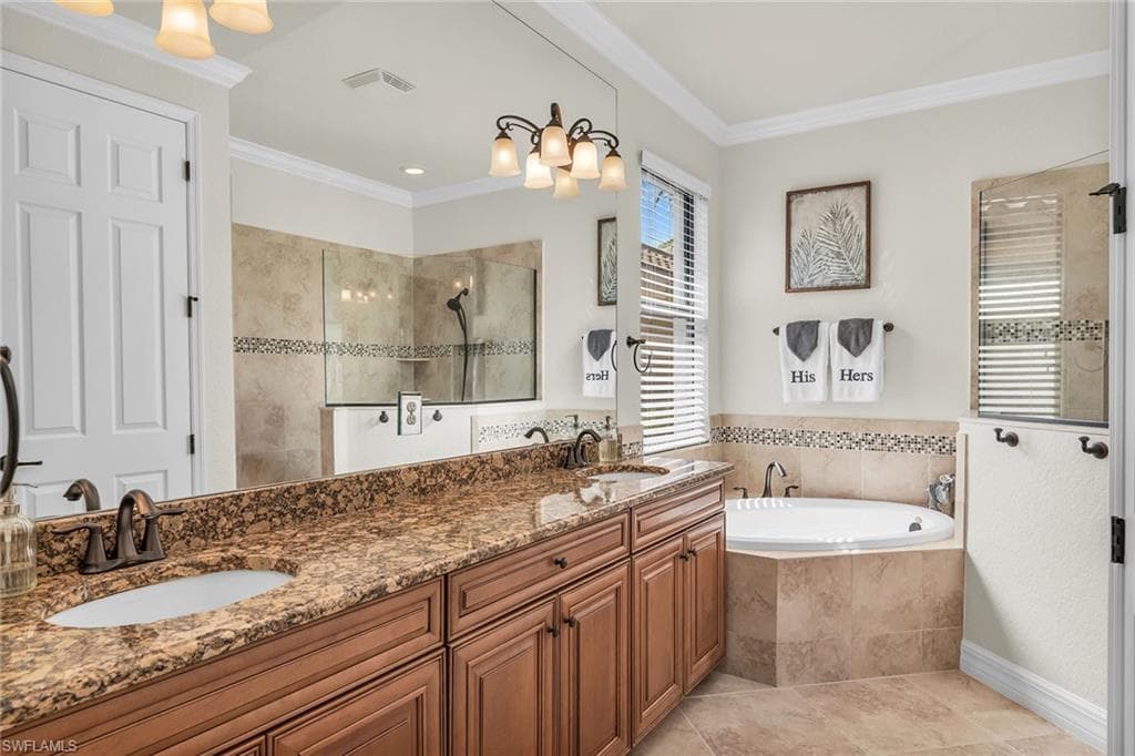 2938 Aviamar Cir, Naples, FL 34114-12
