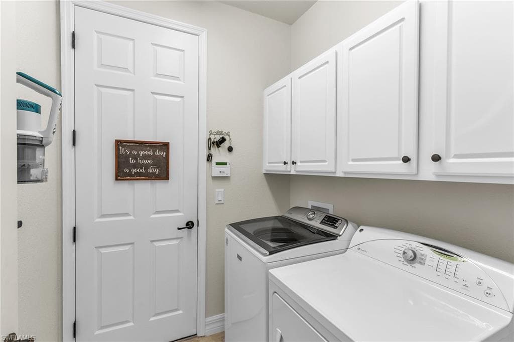 2938 Aviamar Cir, Naples, FL 34114-19