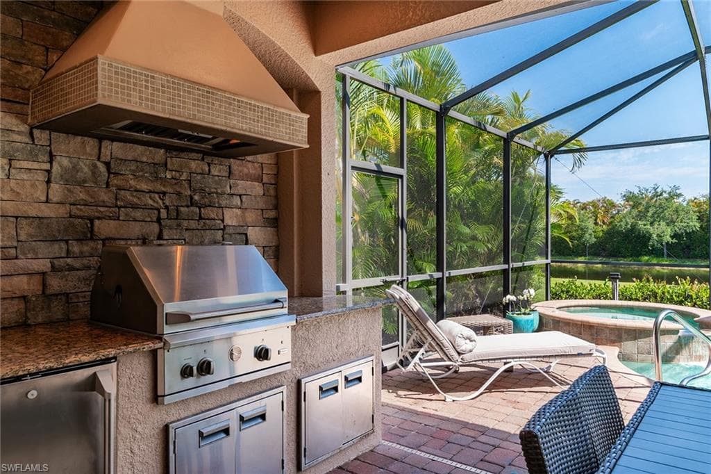 2938 Aviamar Cir, Naples, FL 34114-22